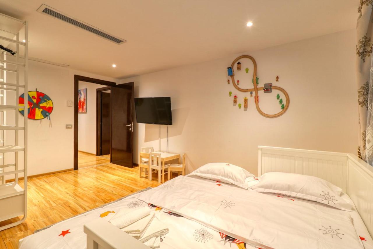 Luxurious 3 Bedroom In Herastrau Apartment Bucharest