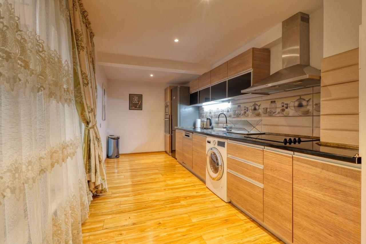 Luxurious 3 Bedroom In Herastrau Bucharest